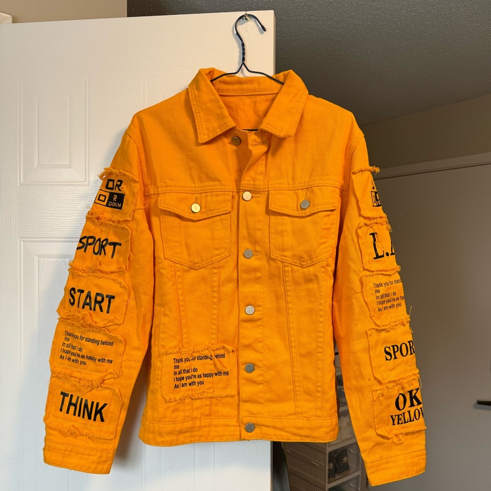 Men's Letter Print Denim Jacket. 
Size: S
Color: Yellow.